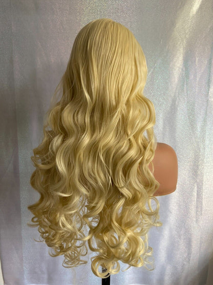 Long Beach Wavy Long Wig Bleach Blonde Layered 613